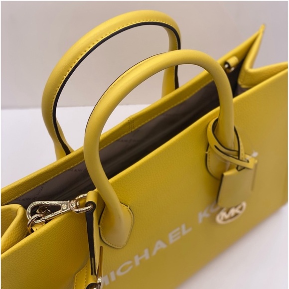 Michael Kors Mirella
Medium Pebbled Leather
Tote Shoulder Bag - Picture 11 of 13